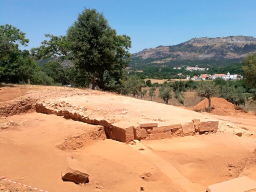 Investigadores do Centro de Arqueologia da Faculdade de Letras participam na descoberta de novo anfiteatro romano em Portugal