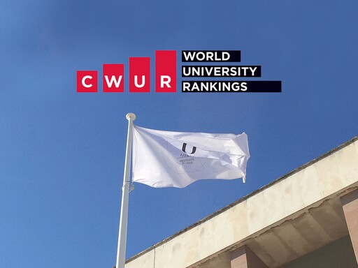 logótipo da CWUR ranking sobre imagem da bandeira da ULisboa