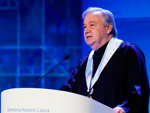 António Guterres galardoado com prémio Carlos Magno
